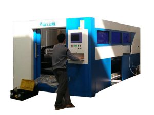 2kw gentian optik laser memotong kelajuan laras mesin untuk tiub logam